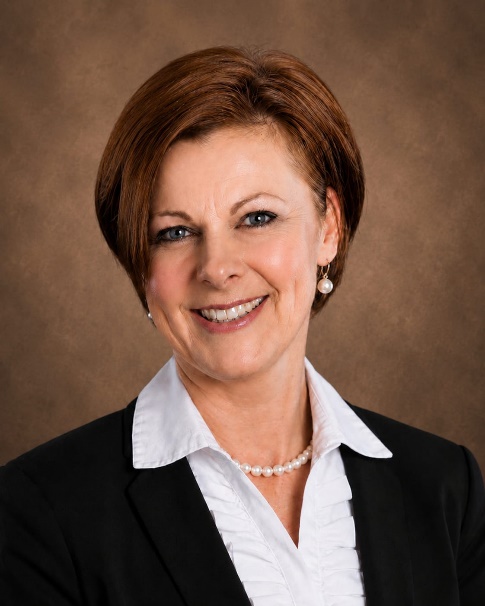 Portrait of Lynelle Smith